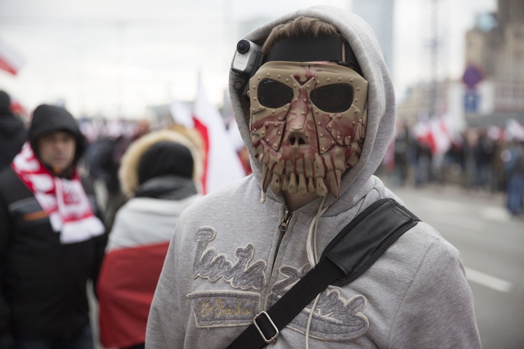 Tysiące flag pod hasłem "My chcemy Boga" 