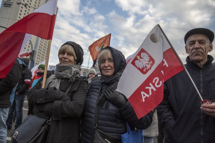 Tysiące flag pod hasłem "My chcemy Boga" 