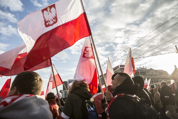 Tysiące flag pod hasłem "My chcemy Boga" 