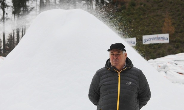 Nad przygotowaniami skoczni do soboty czuwał dyrektor obiektu Andrzej Wąsowicz