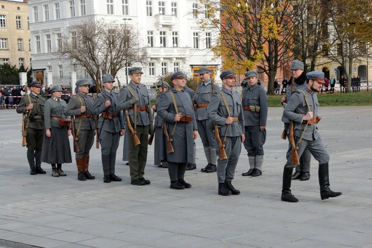 Widowisko batalistyczne "Za Polskę" w centrum Wrocławia