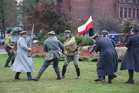 W Żyrardowie rekonstruktorzy ukazali bohaterstwo polskich legionistów.