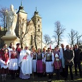 Przy świątyni w Opatowie stanęła figura patrona parafii i miasta.