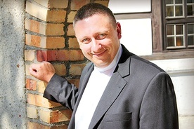 ▲	Ks. Łukasz Malec jest diecezjalnym duszpasterzem młodzieży.