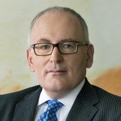 Timmermans poucza polskie władze