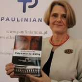 - Ta książka to przepis na niezłomność - uważa Monika Rogozińska