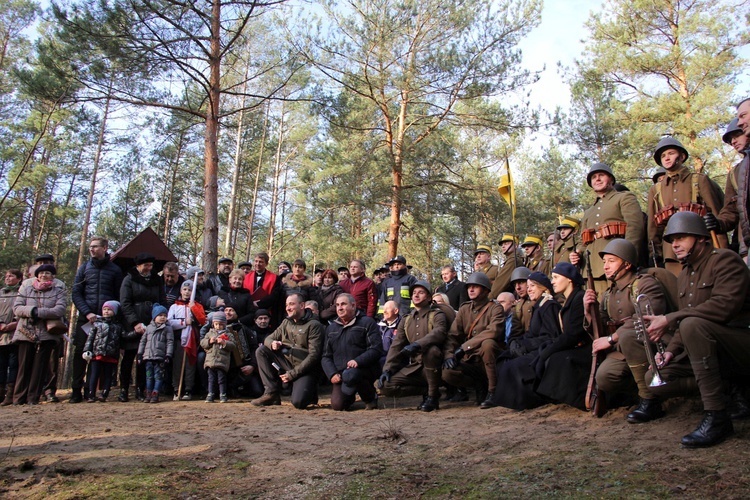 Poświęcenie cmentarza w Leontynowie