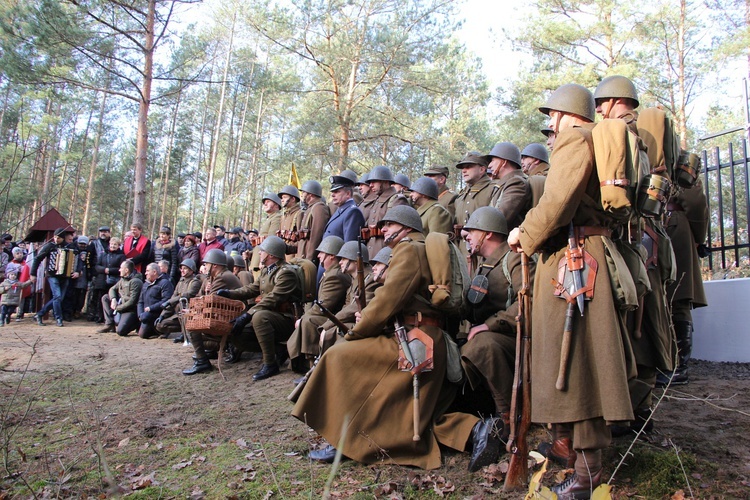 Poświęcenie cmentarza w Leontynowie