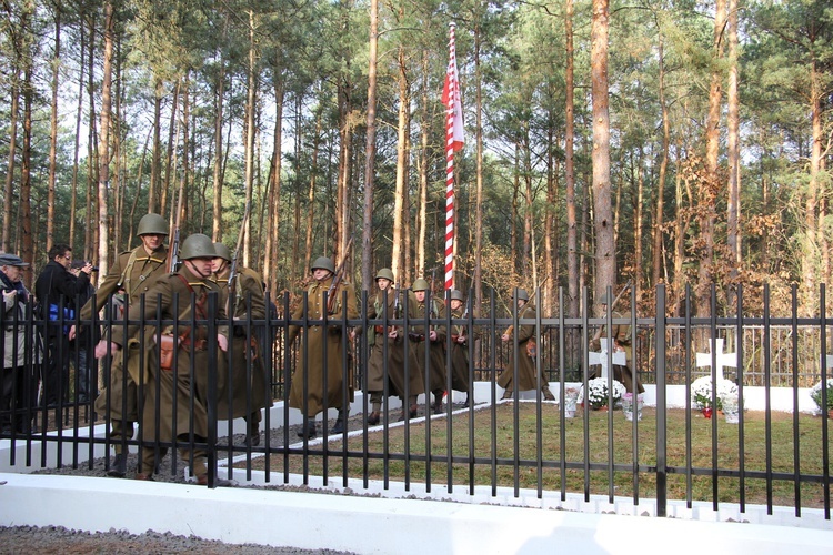 Poświęcenie cmentarza w Leontynowie