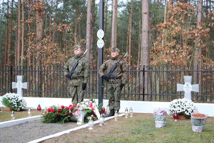 Poświęcenie cmentarza w Leontynowie