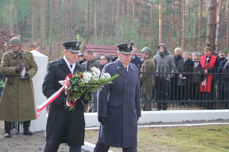 Poświęcenie cmentarza w Leontynowie