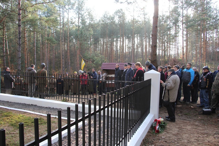 Poświęcenie cmentarza w Leontynowie