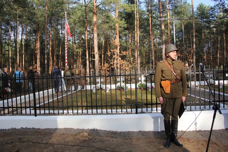 Poświęcenie cmentarza w Leontynowie