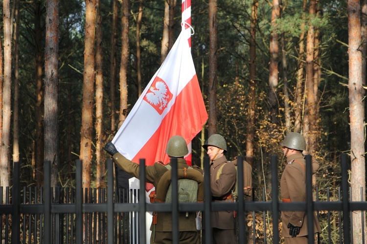 Poświęcenie cmentarza w Leontynowie