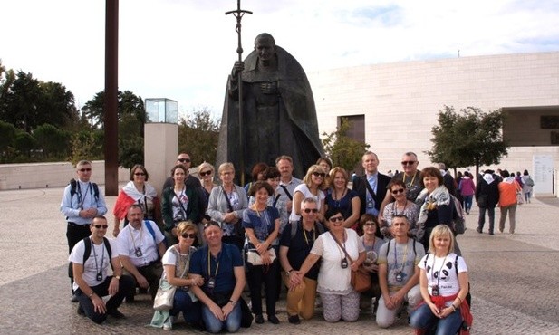 Wśród pielgrzymów byli mieszkańcy Radomia, Opoczna, Tomaszowa Mazowieckiego, Pionek i Przedborza. Robert Telus klęczy trzeci od lewej