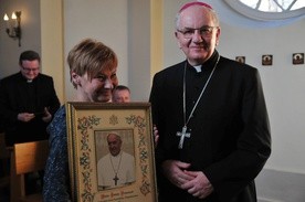 Ewa Dados i wolontariusze z papieskim błogosławieństwem