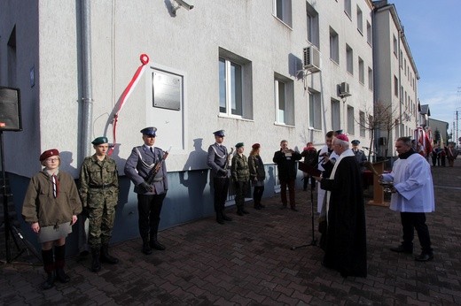 Odsłonięcie tablicy pamiątkowej w Łowiczu
