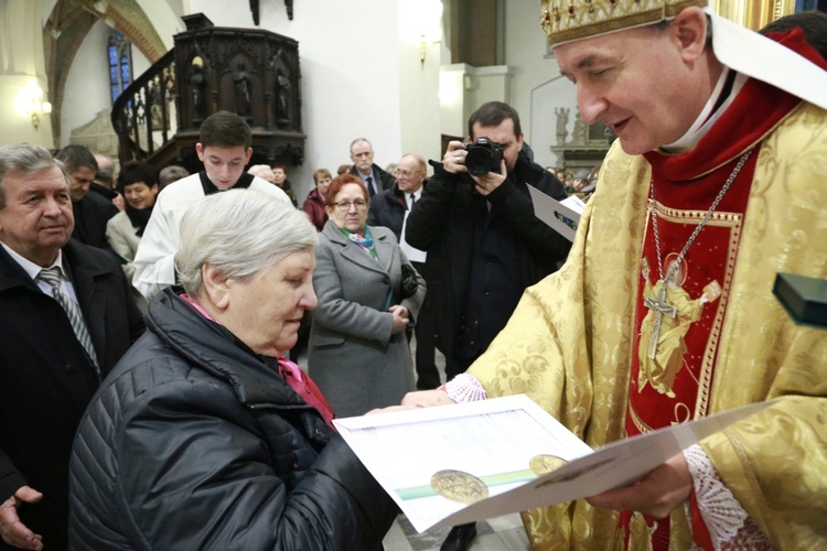 Wręczenie medali "Dei Regno Servire"