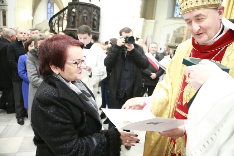 Wręczenie medali "Dei Regno Servire"