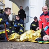 Pomoc poszkodowanym została udzielona na profesjonalnym poziomie.