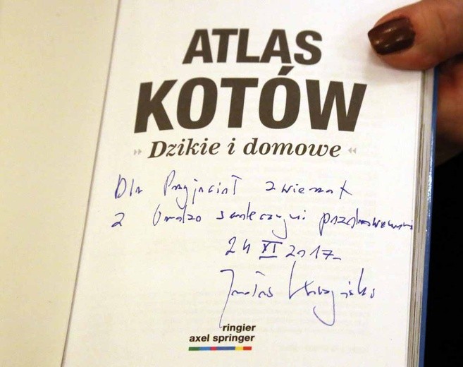 "Atlas kotów" przebojem aukcji