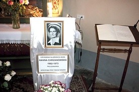 Krakowianie modlą się przy jej grobie w kościele św. Mikołaja.