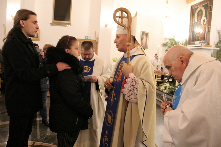 Zakręt. Bierzmowanie przy Madonnie