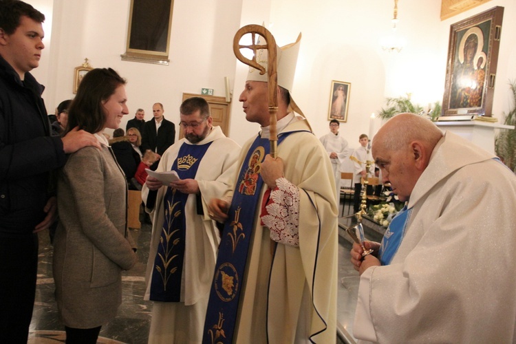 Zakręt. Bierzmowanie przy Madonnie