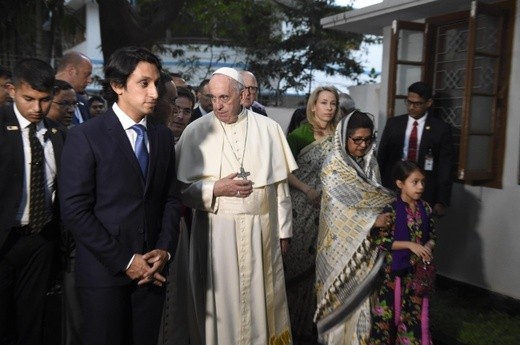 Pierwsze kroki Franciszka w Bangladeszu