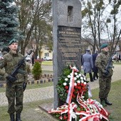 Odłsonięcie monumentu poświęconego Janowi Karskiemu w Izbicy