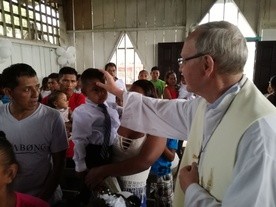 Bp Piotr udzielał w Iquitos m.in. sakramentu chrztu i Pierwszej Komunii św.
