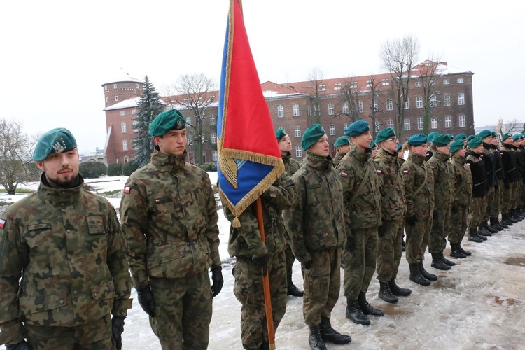 Uczniowie uczcili pamięć marszałka Józefa Piłsudskiego