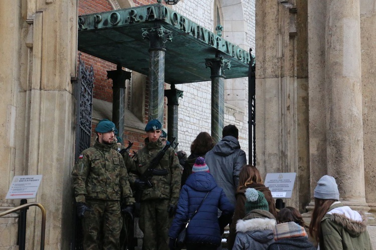 Uczniowie uczcili pamięć marszałka Józefa Piłsudskiego