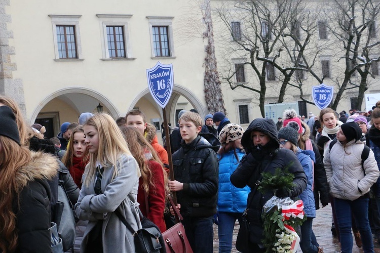 Uczniowie uczcili pamięć marszałka Józefa Piłsudskiego