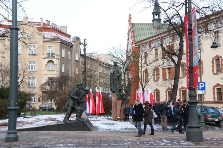 Uczniowie uczcili pamięć marszałka Józefa Piłsudskiego