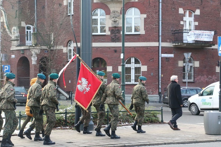 Uczniowie uczcili pamięć marszałka Józefa Piłsudskiego