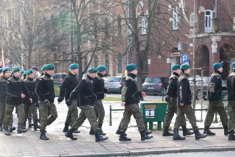 Uczniowie uczcili pamięć marszałka Józefa Piłsudskiego