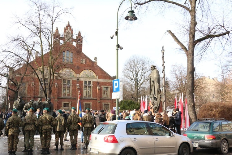 Uczniowie uczcili pamięć marszałka Józefa Piłsudskiego