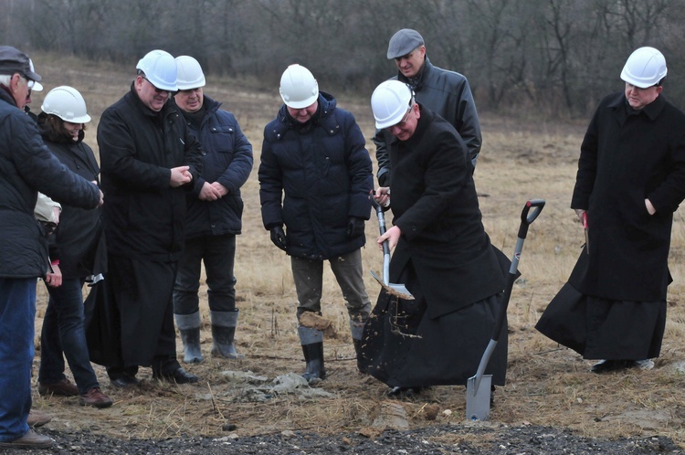 Początek budowy kościoła św. Jana Kantego