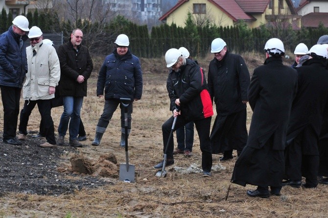 Początek budowy kościoła św. Jana Kantego