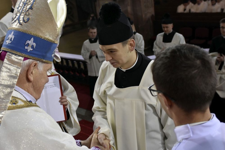 Przyjęcie stroju duchownego przez alumnów III roku