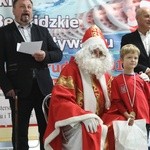 Św. Mikołaj z pływakami w Szczyrku