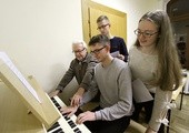 Alfred Bączkowicz, jeden z założycieli opolskiej szkoły organistowskiej, w DIMK kształci nowe pokolenie organistów.