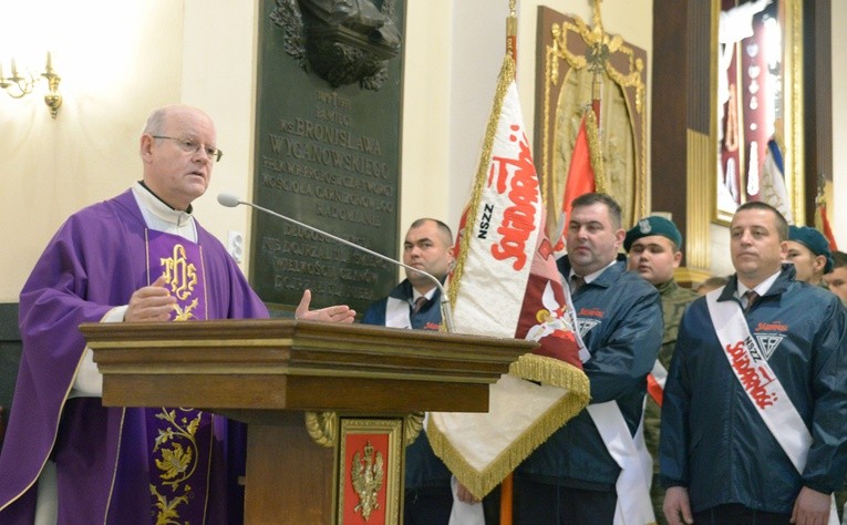 Mszy św. przewodniczył ks. Edward Poniewierski, kanclerz kurii