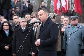 Prezydent Andrzej Duda w czasie przemówienia na Cmentarzu Marynarki Wojennej w Gdyni Oksywiu