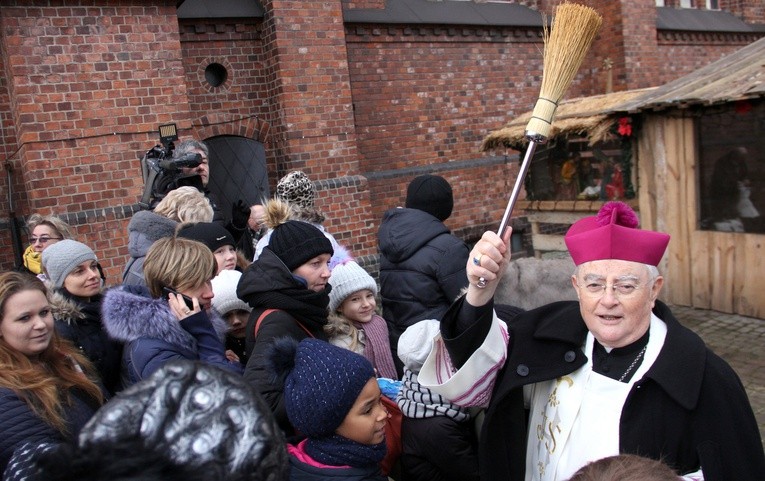 Praską szopkę pobłogosławił abp Henryk Hoser