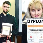 ▲	Wśród nagrodzonych był ks. Radosław Czerwiński, prefekt Katolickiego Zespołu Edukacyjnego Świętej Rodziny w Olsztynie. ►	Do nagrody nominowano 54 osoby.