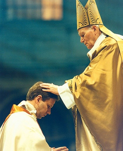 ►	Święcenia biskupie Jana Kopca, których w bazylice watykańskiej udzielił mu Jan Paweł II.