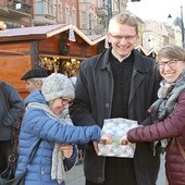 Ks. Waldemar regularnie wychodzi z oazą na ulicę. Po to, by opowiadać o miłości nie z tej ziemi.