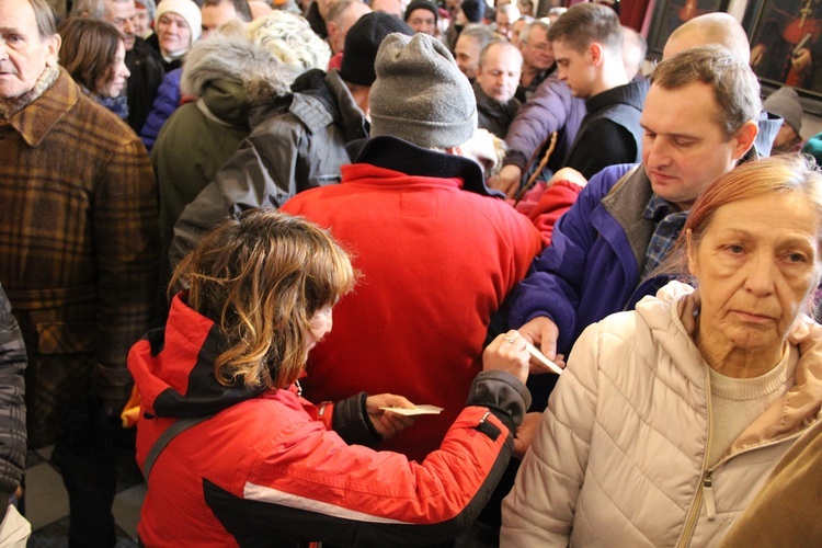 Prezenty dla dzieci i paczki żywnościowe dla najuboższych